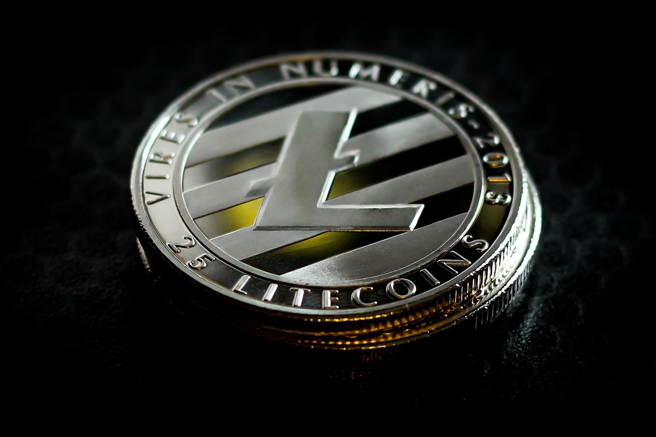 余弦：Hyperliquid上50倍杠杆巨鲸再以452万USDC做多ETH！爆仓价1391美元